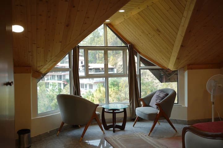 Opulent Family Suite - Relax Space 1